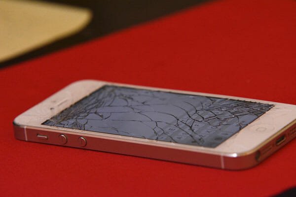 How to Repair a Cracked iPhone or iPad Screen